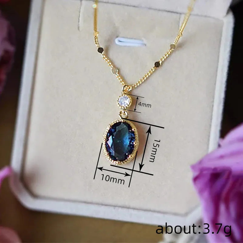 Gold geometric French retro electroplated copper necklace for women and unisex wear.