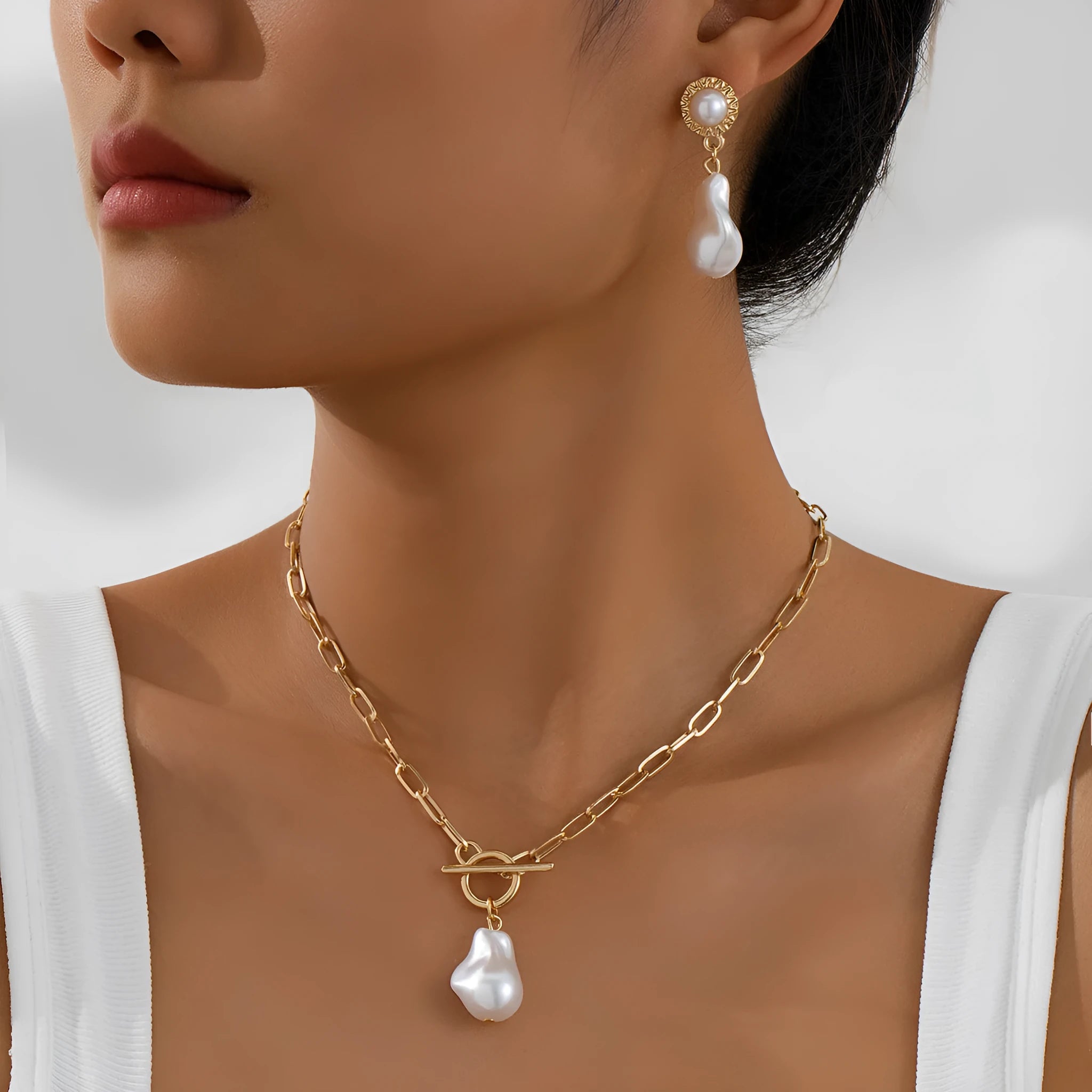 Gold-tone baroque pearl necklace and earrings 2-piece jewellery set for women