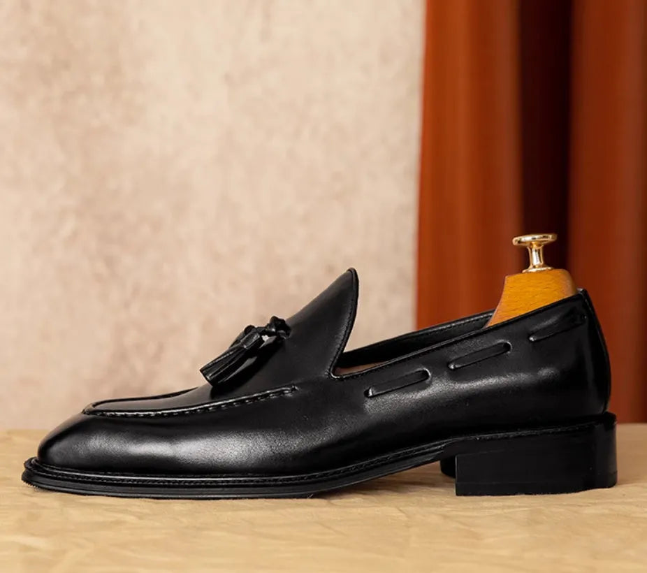 Men's genuine leather British-style loafers with fringed detailing in black and coffee colours