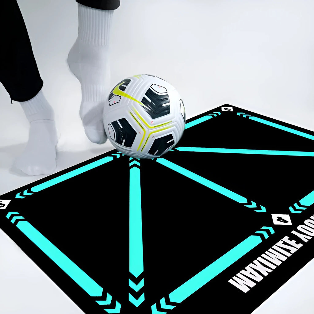 Indoor football training mat in cushion colour with rubber construction for skill lifting practice