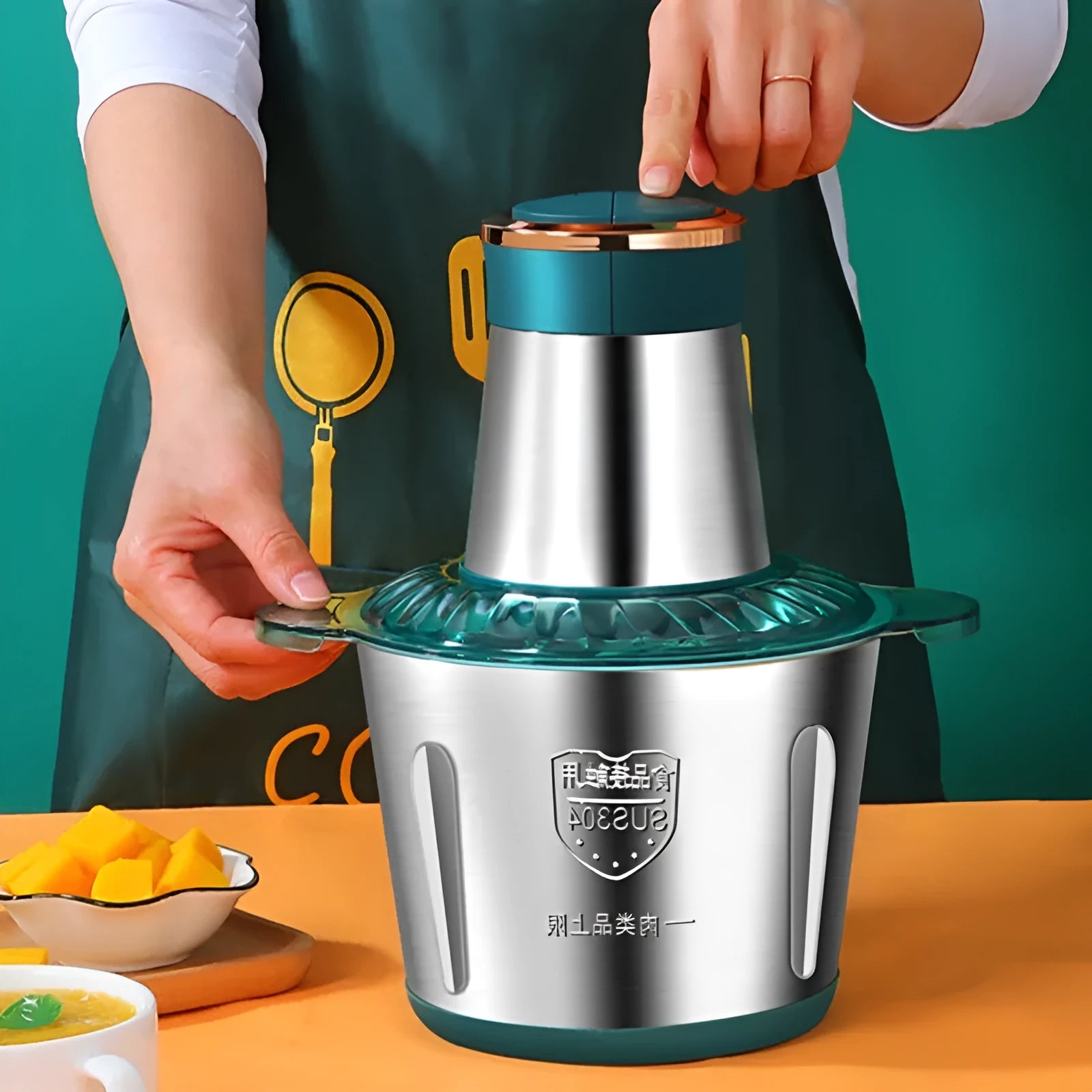Green stainless steel 2-speed meat blender mincer with 2L jar on kitchen counter