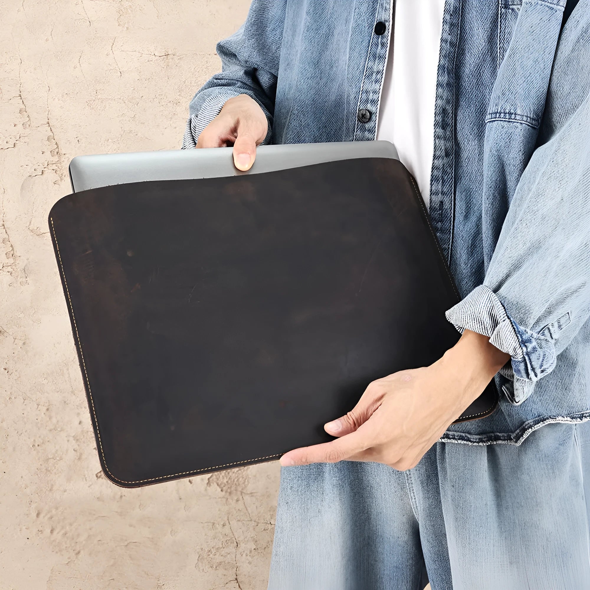 Brown crazy horse leather computer liner bag for horizontal laptop organisation and protection