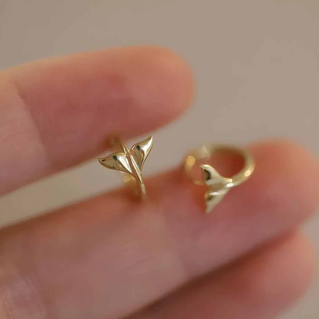 S925 sterling silver fishtail earrings with gold plating, circular design 8mm inner diameter