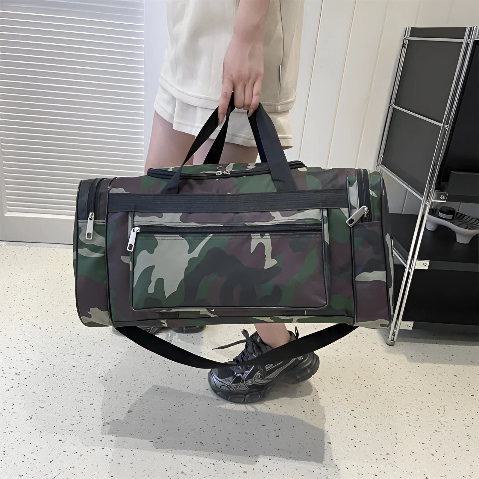 Camouflage pattern waterproof fabric luggage bag with striped polyester lining