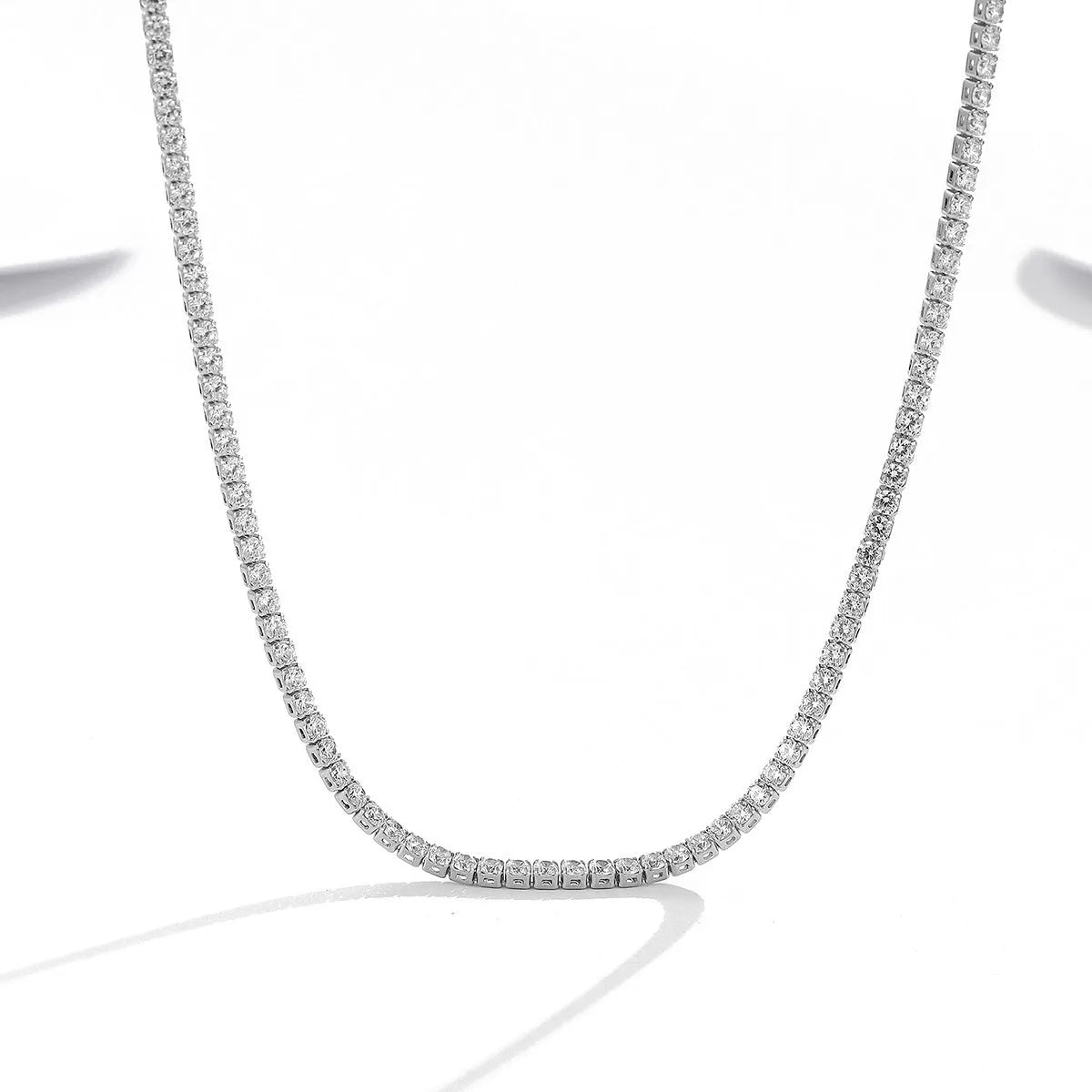 Women's sterling silver necklace with circular pendant and diamond-cut treatment on 925 silver chain