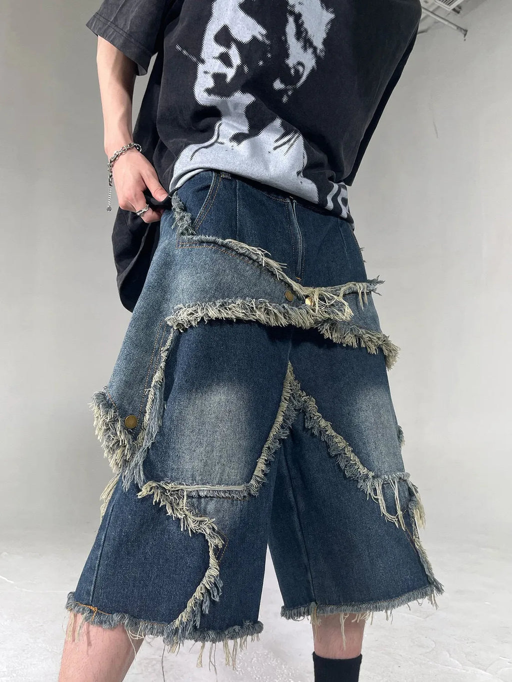 Blue men's loose-fit denim shorts with a frayed five-pointed star detail on the leg, showing American retro style.