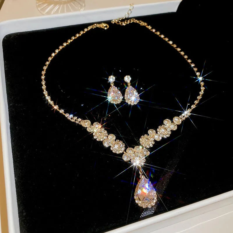 Alloy pendant clavicle chain necklace and earrings set in gold suit with love heart pendant
