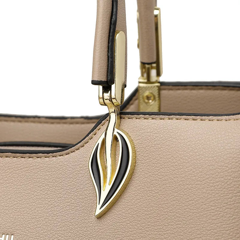 Women's messenger bag in PU leather with multi-layer shoulder strap and sewing thread detailing