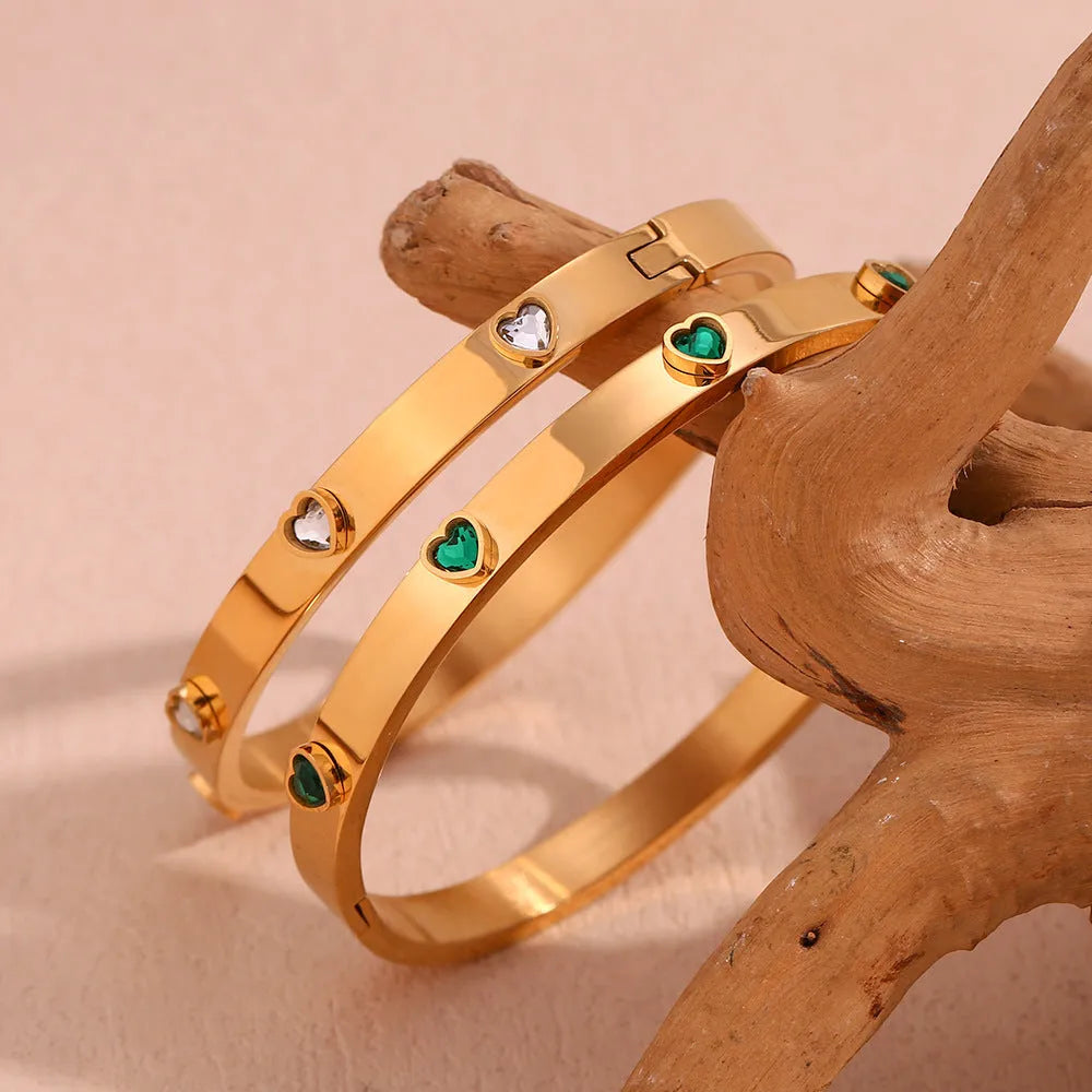 Stainless steel bracelet with micro-inlaid peach heart design in golden-lvzuan and golden-white diamond finishes