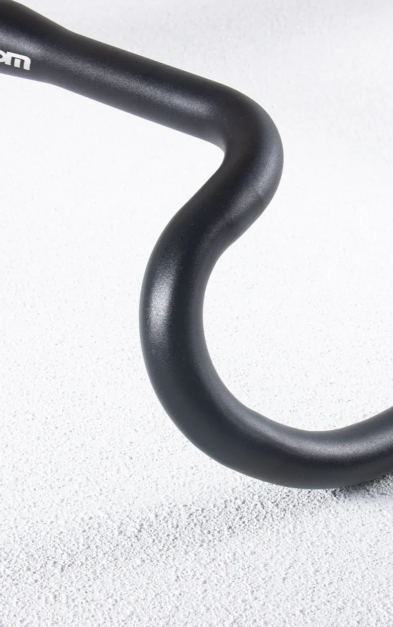 Black aluminium alloy bent handlebar for road bikes with 420mm width and 31.8mm clamp