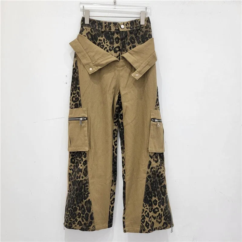 Women's high-waist straight-leg jeans with leopard print on dark khaki denim and contrast stitching details
