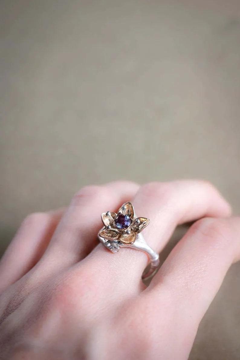 Silver two-tone floral geometric women's alloy ring showing sizes 5 through 11.