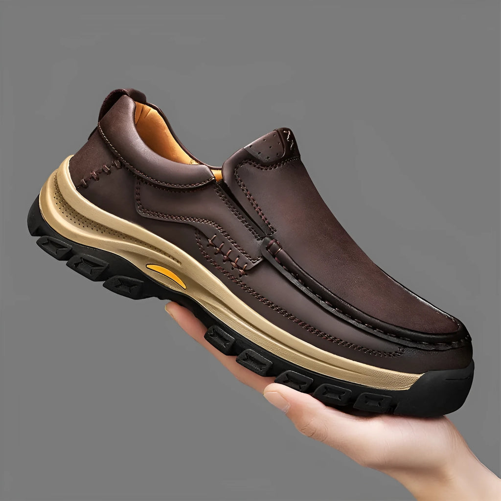 Men's black PU leather mountaineering shoes with thick rubber sole and round toe design