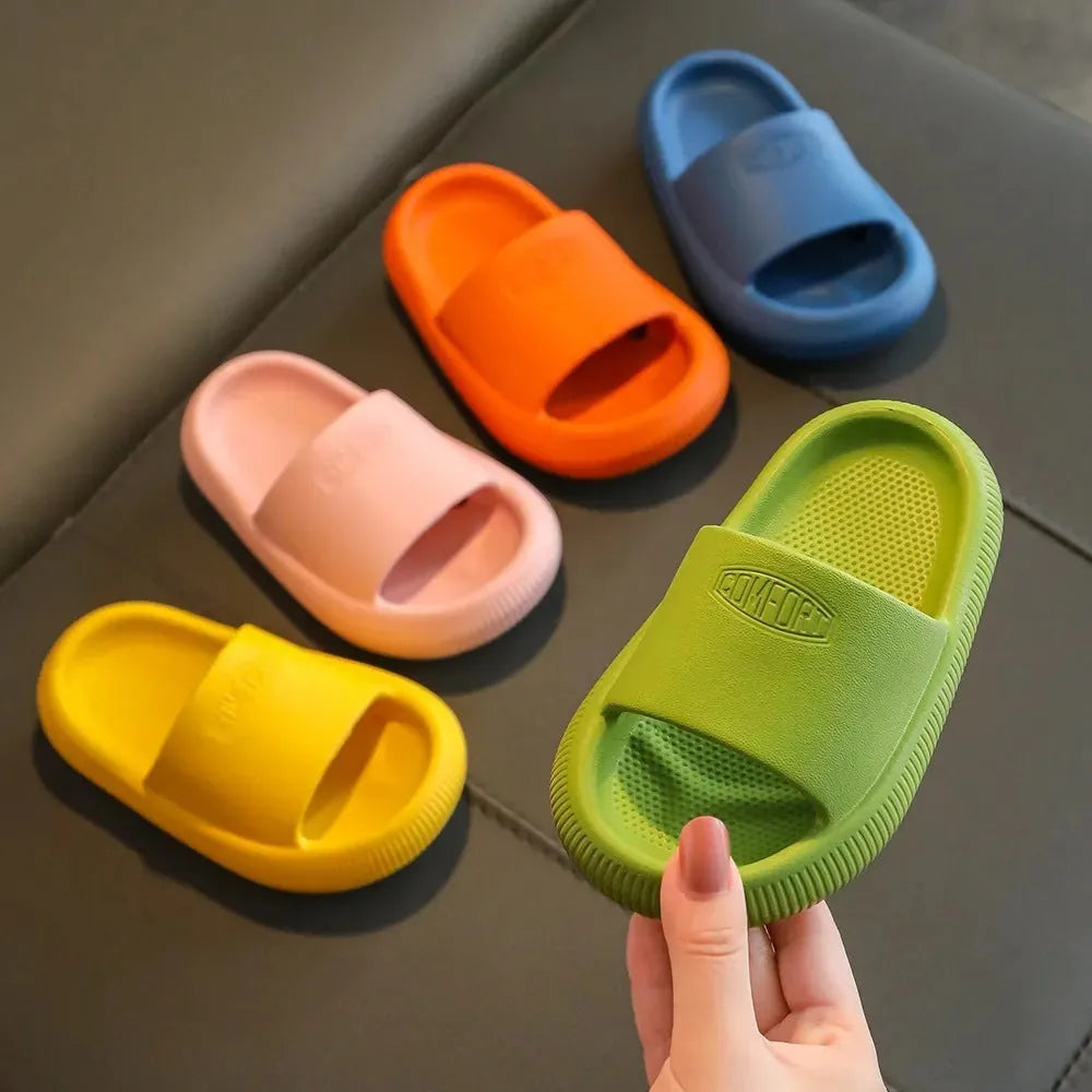 Children's EVA slippers in mixed colours with non-slip soles