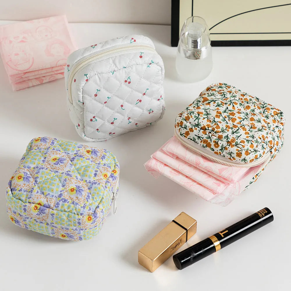 Polyester key storage bag with floral pattern and sewing thread decorative details