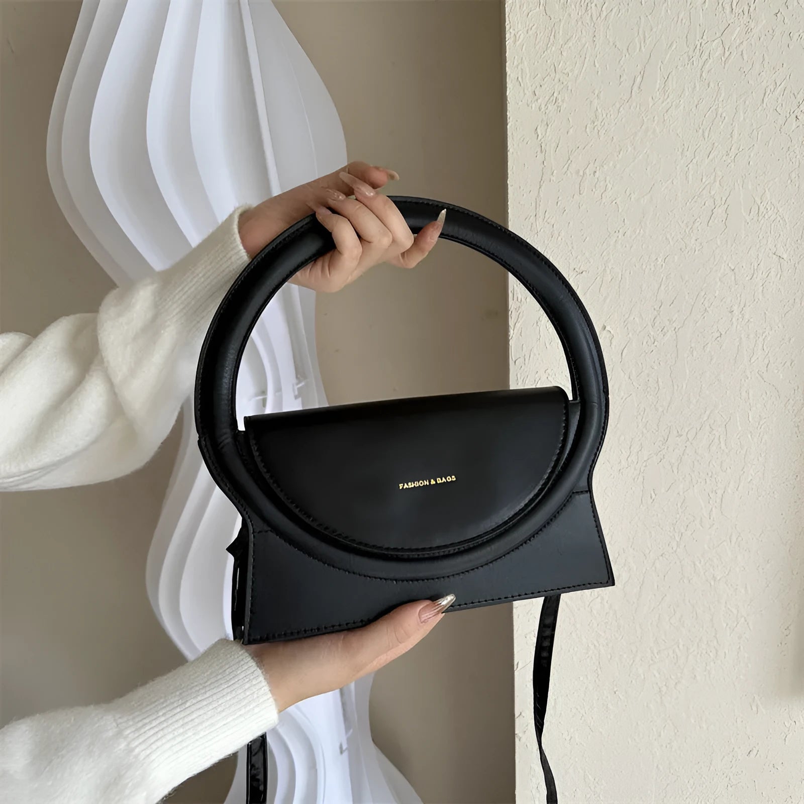 Horizontal square messenger bag in PU leather with sandwich pocket and stitching details