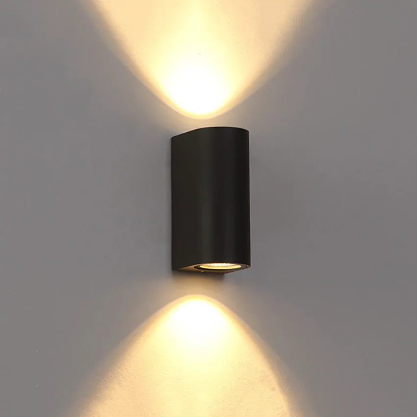 Black aluminium LED wall lamp with glass shade for indoor wall mounting