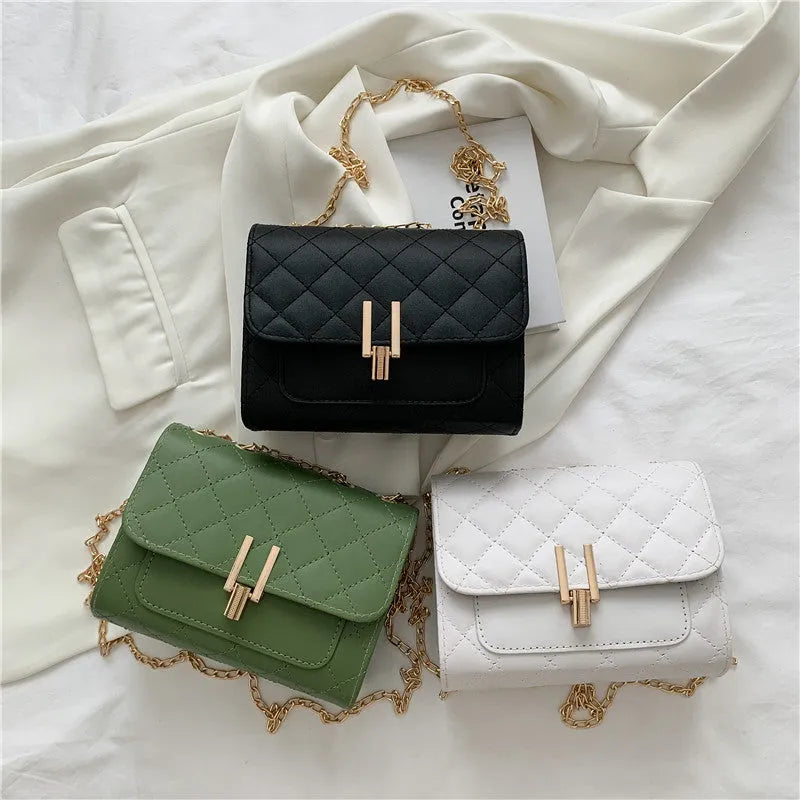 Women's diamond lattice chain crossbody bag in solid colour with adjustable shoulder strap