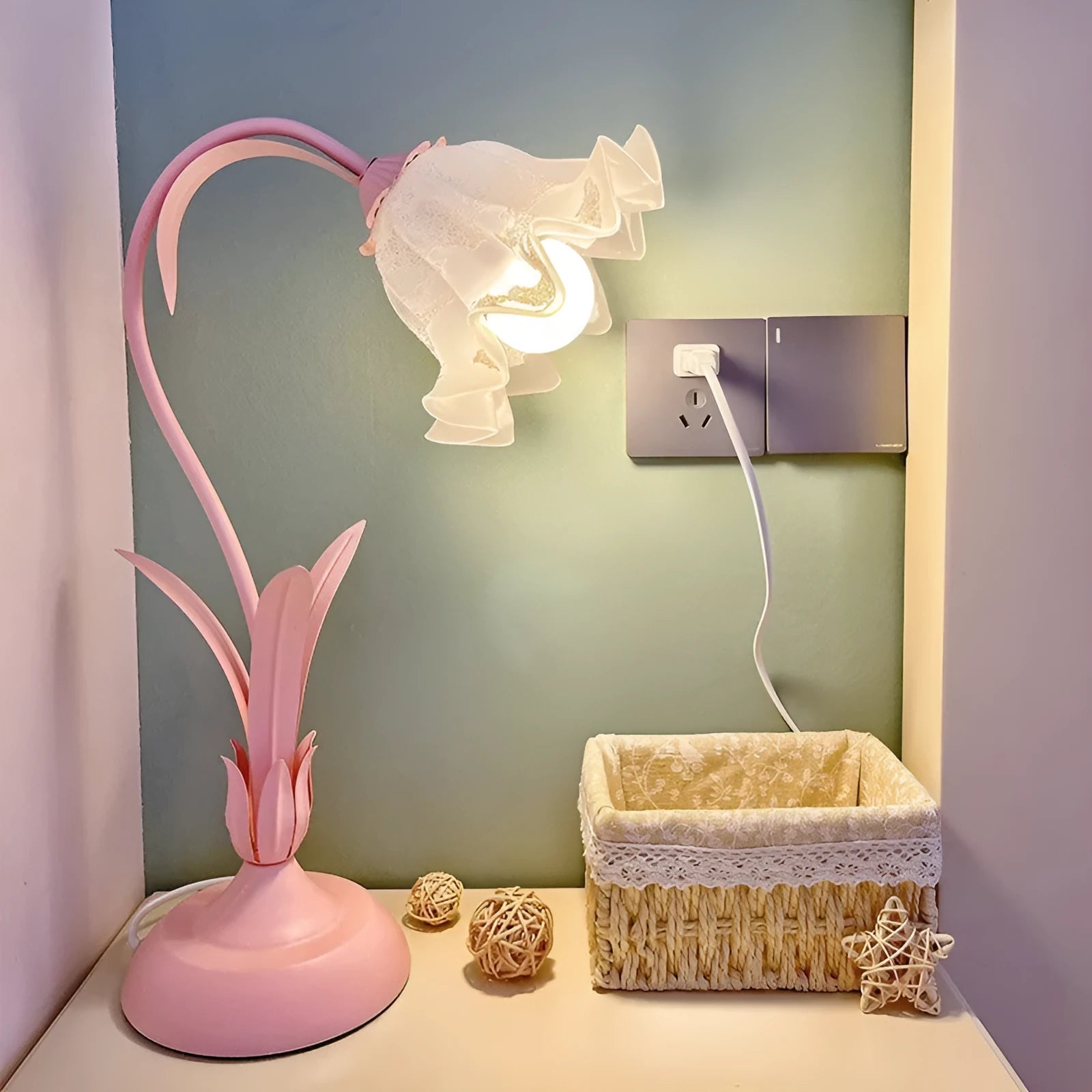 Creative lily of the valley acrylic desk lamp in green, 51x35x15cm, with push-button switch