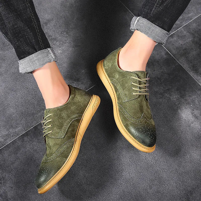 Men's black low-top leather lace-up business shoes with stitching detail on a white background.