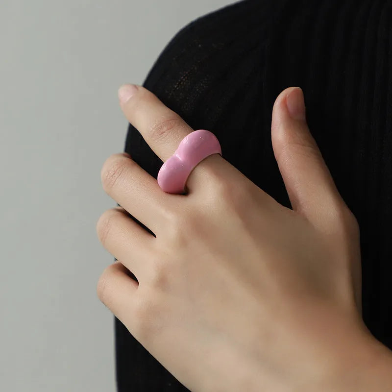 Heart-shaped enamel ring with three-dimensional colour designs on zinc alloy in multiple colour options