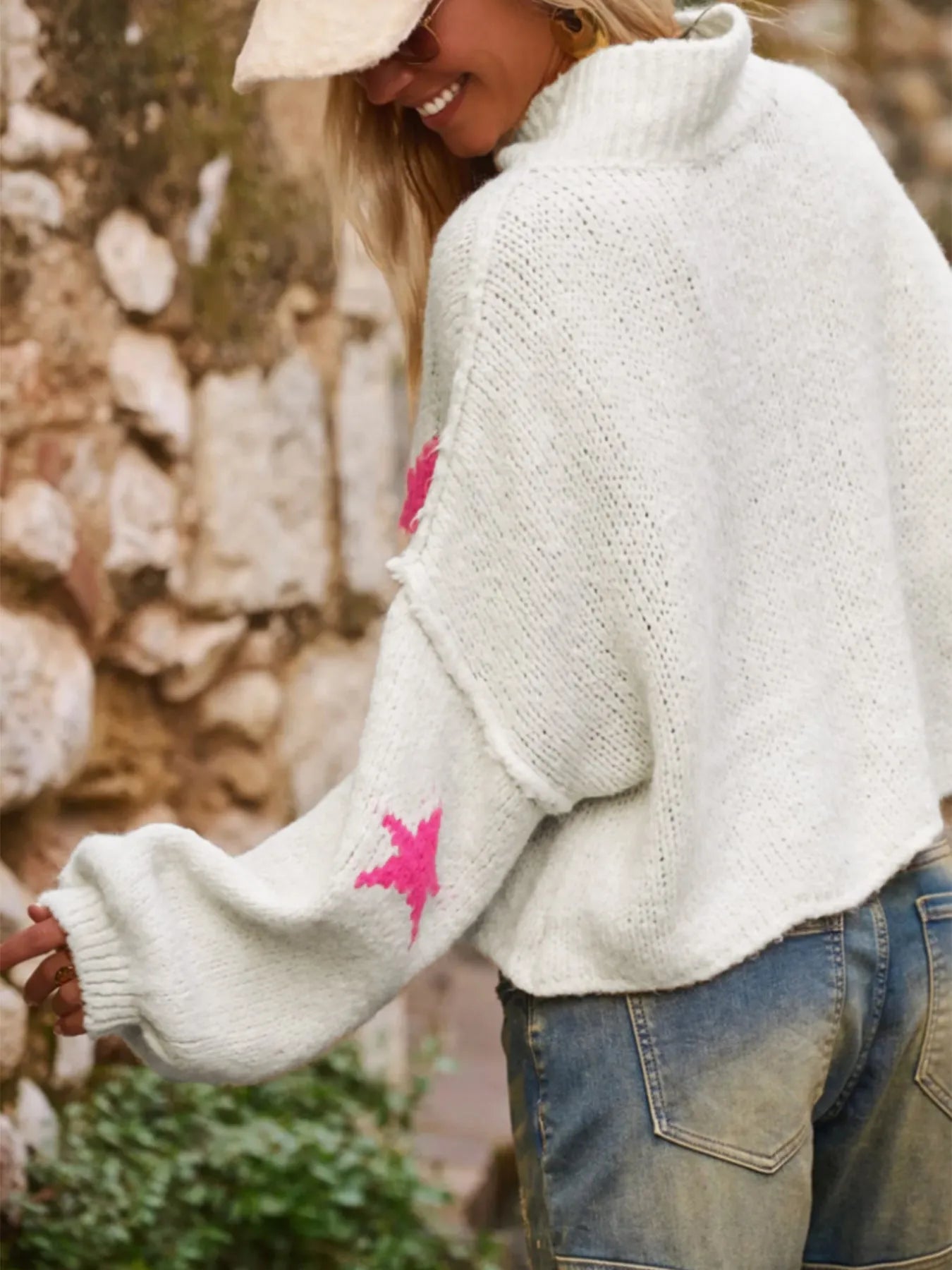 Women's white loose turtleneck pullover with star pattern in imitation velvet fabric