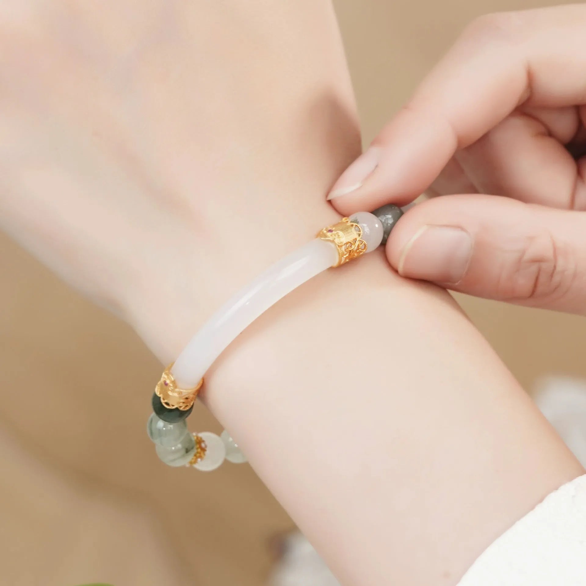 Emerald green Tian Shan Cui women's half bracelet with national style round elements