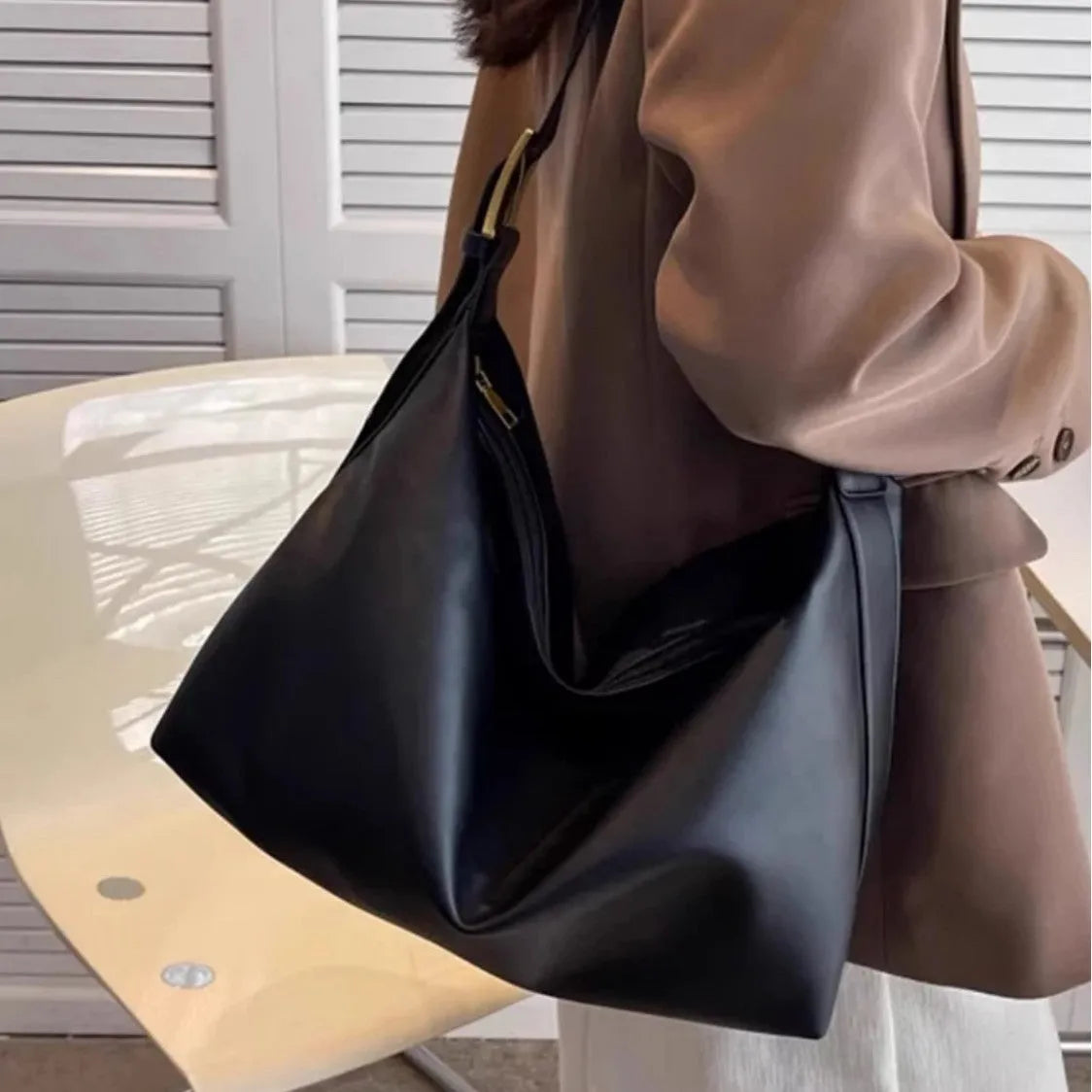 Soft collapse simple one-shoulder large capacity PU tote bag in brown with stitching and contrast colour details