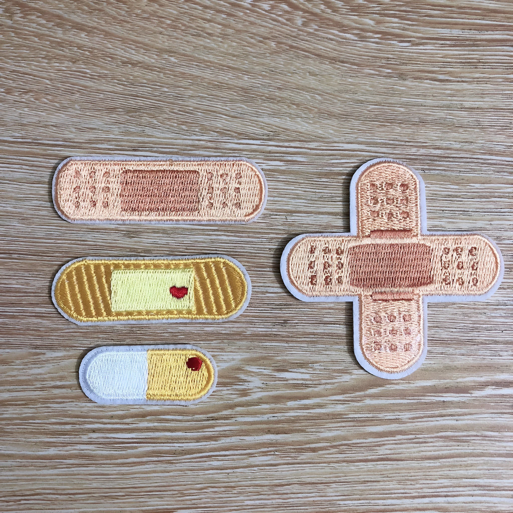 Computer embroidered decorative patch badges with lace craft detailing in a ten-piece set