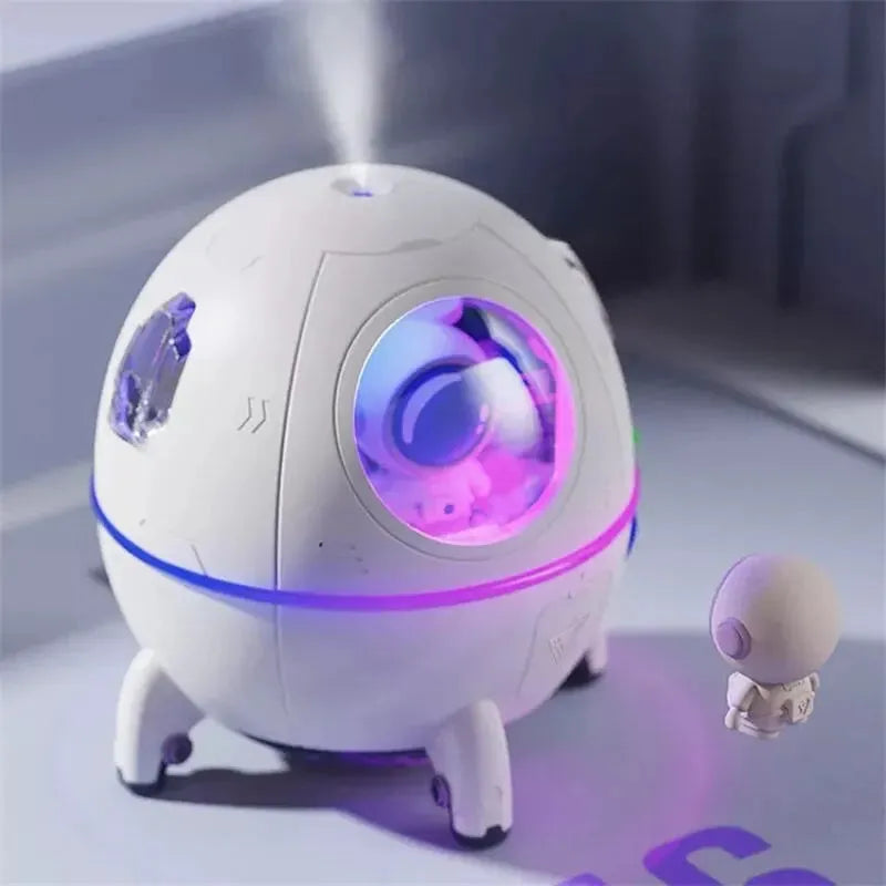 Astronaut space design USB desktop humidifier with colourful LED lights and 220ml water tank