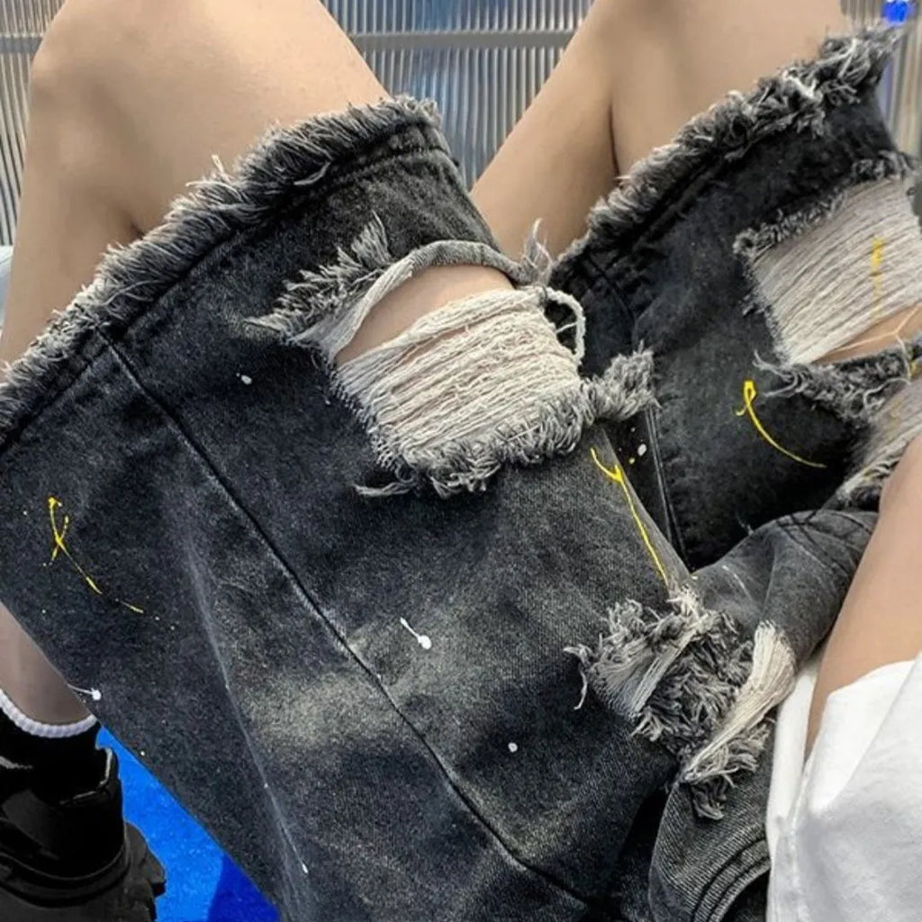 Men's loose-fit water-washed hole denim shorts in black or light blue colours