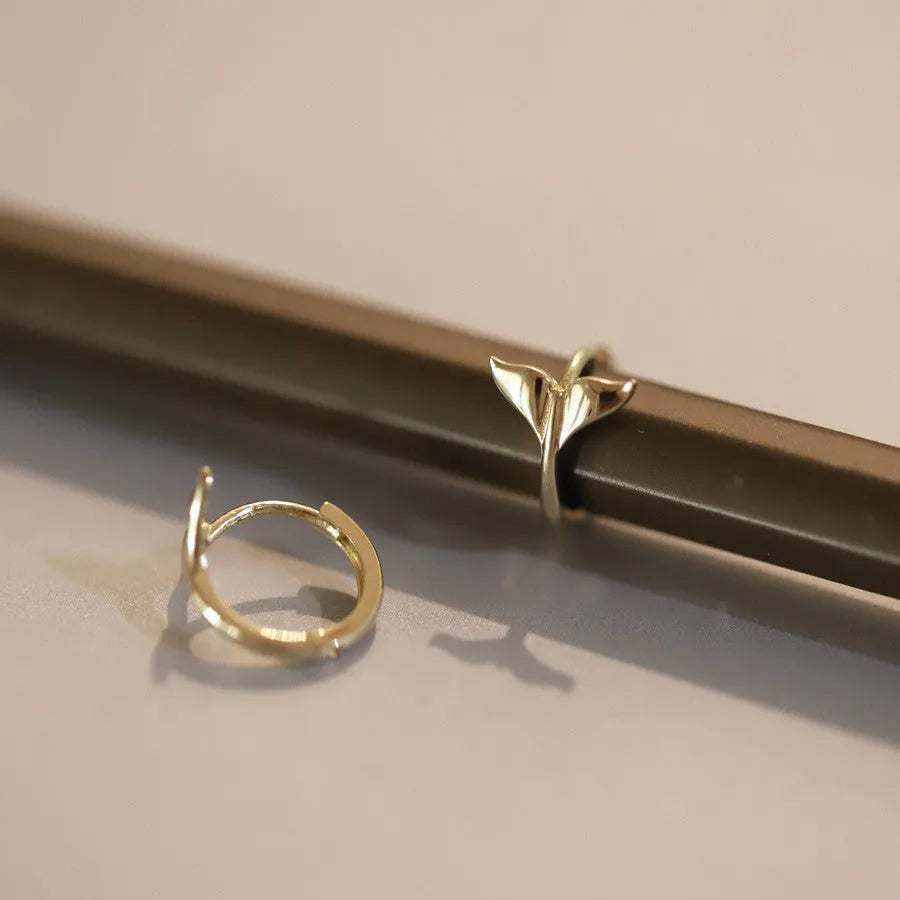 S925 sterling silver fishtail earrings with gold plating, circular design 8mm inner diameter