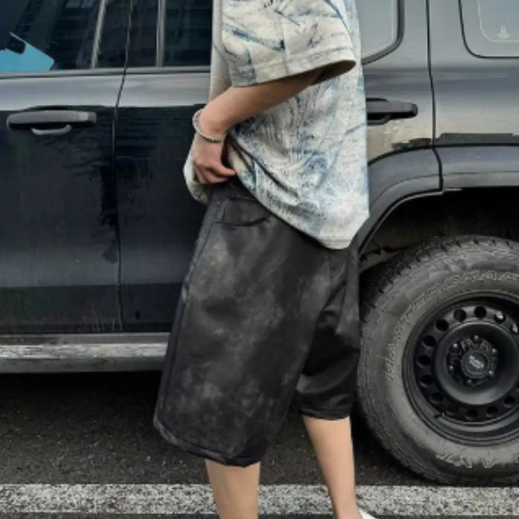 Solid colour oversized short sleeve T-shirt on a hanger, loose fit round neck.