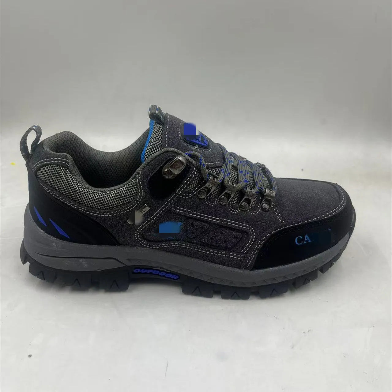 Men's outdoor hiking shoes with non-slip rubber sole, synthetic leather upper, lace-up closure, in Black and Red colour