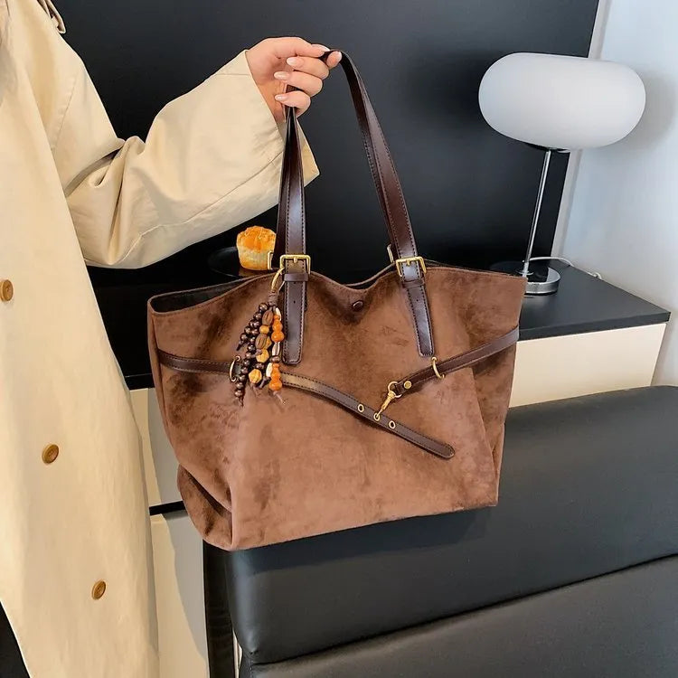 New retro fashion large capacity shoulder bag for women in wine red with sewing thread detail