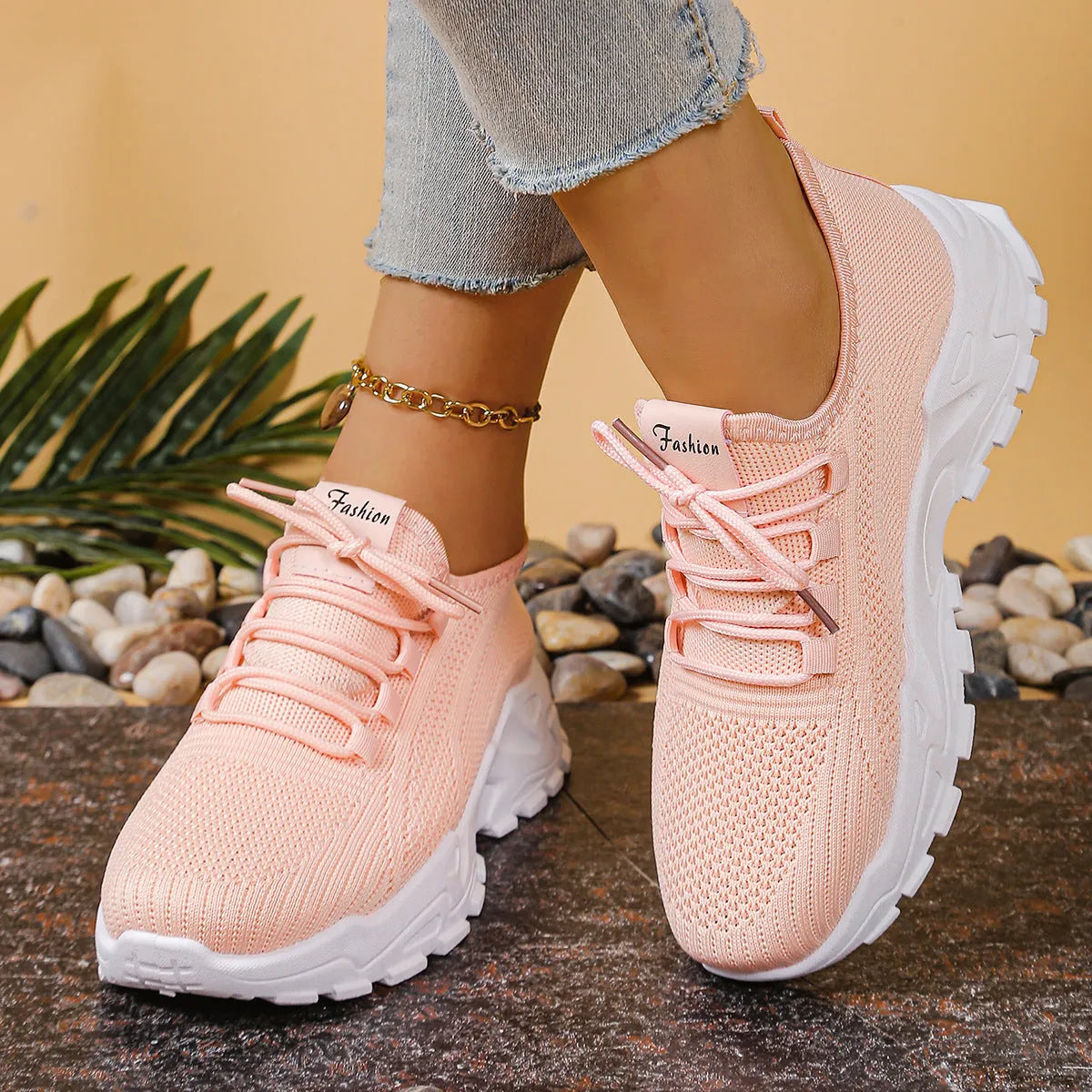 Women's low-top mesh sports shoes with round toe and platform sole in six colour options