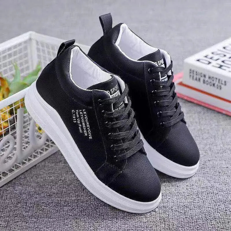 Pair of thick-soled velvet casual sneakers in black plus velvet, lace-up low-top design with PVC sole