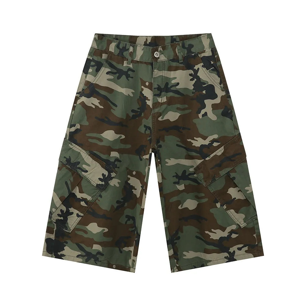 Men's camouflage cargo trousers with wide leg fit and cropped length