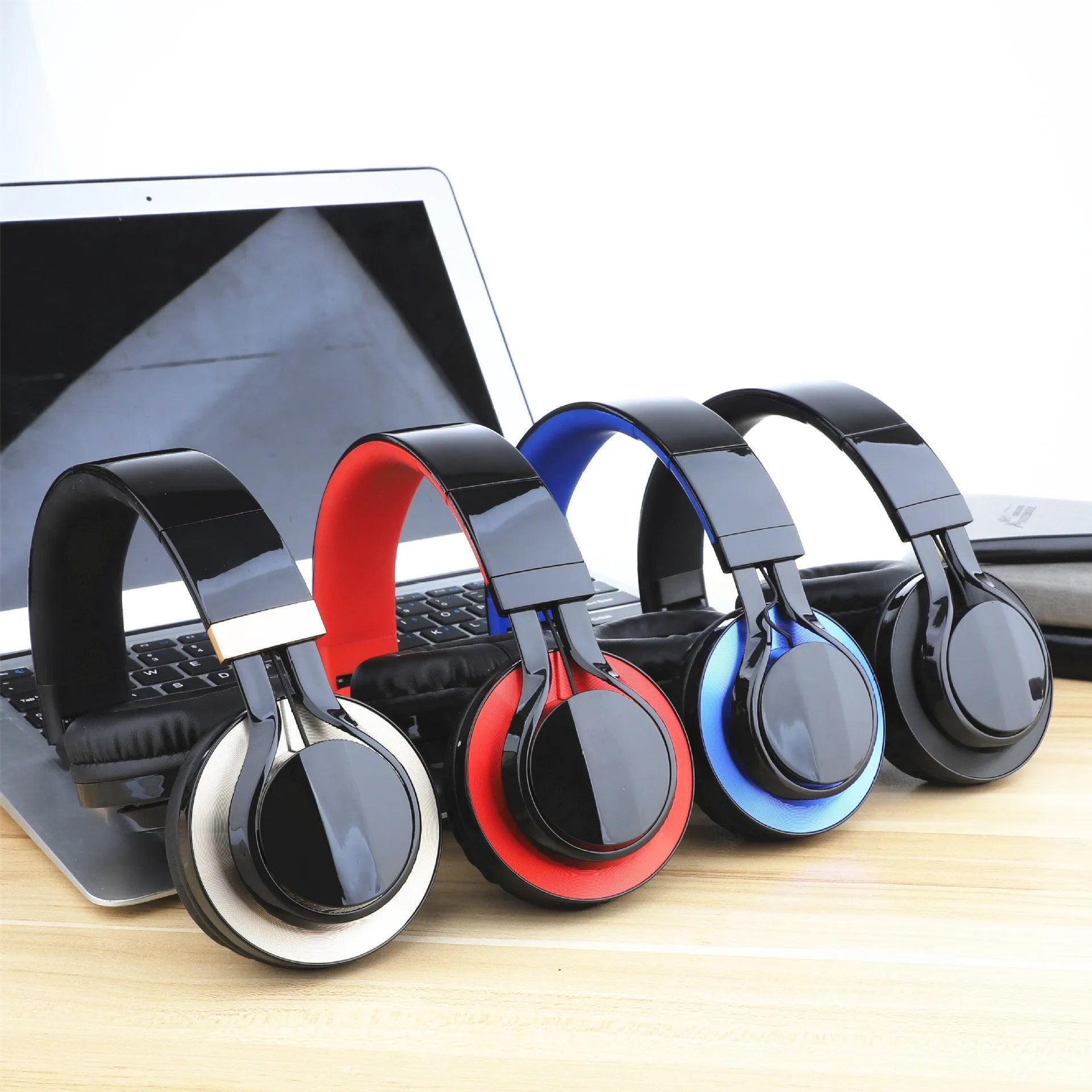 Black wired headphones with microphone and 3.5mm plug for mobile phone karaoke