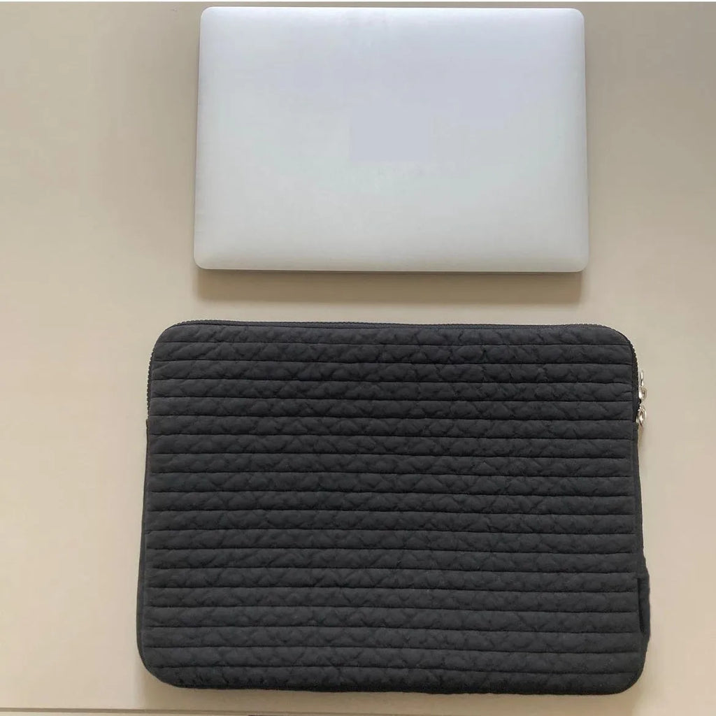 Black and white anti-seismic cotton clutch laptop bag for tablets, showing internal coin pocket.