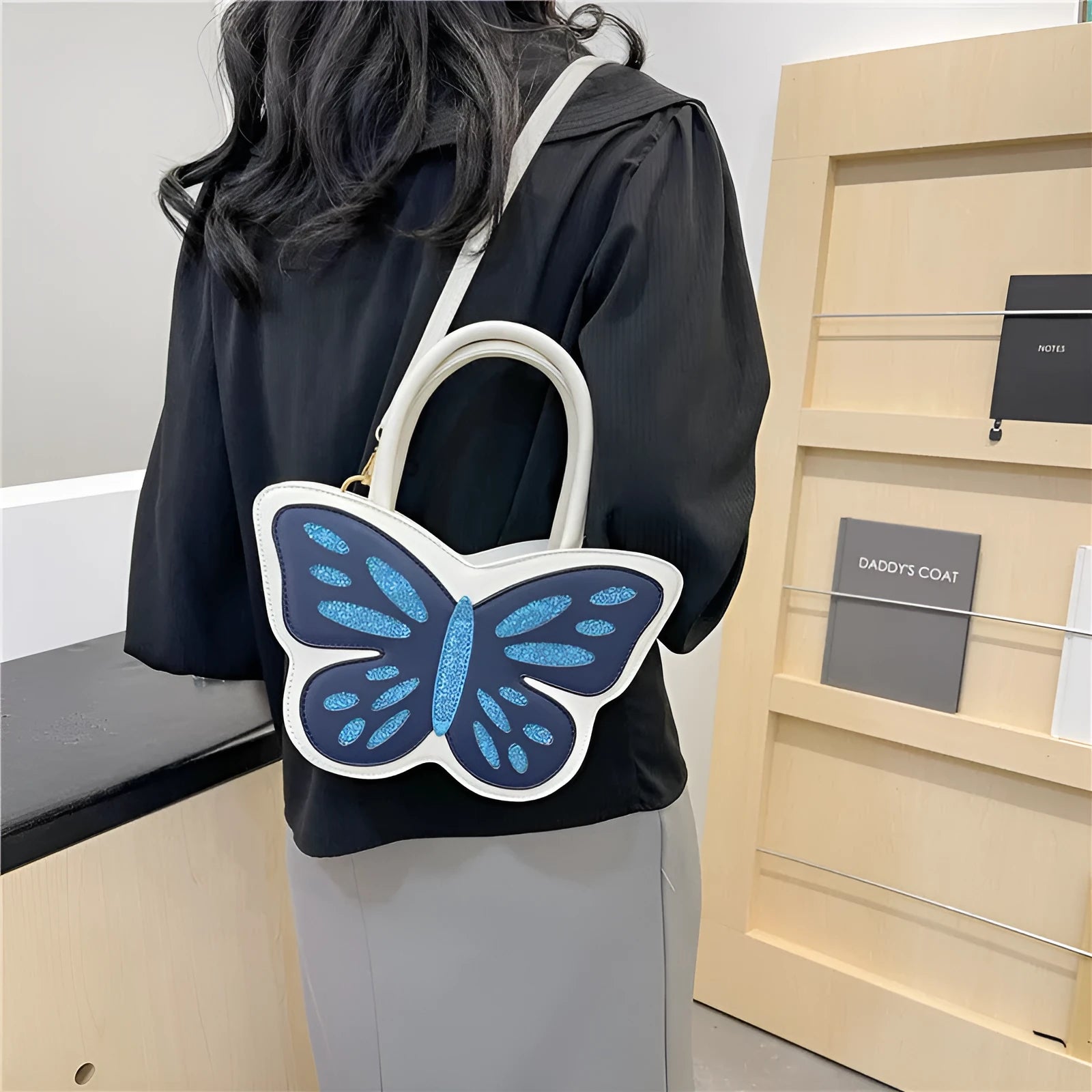 Square crossbody shoulder bag in PU leather with contrast colour detailing measuring 27cm
