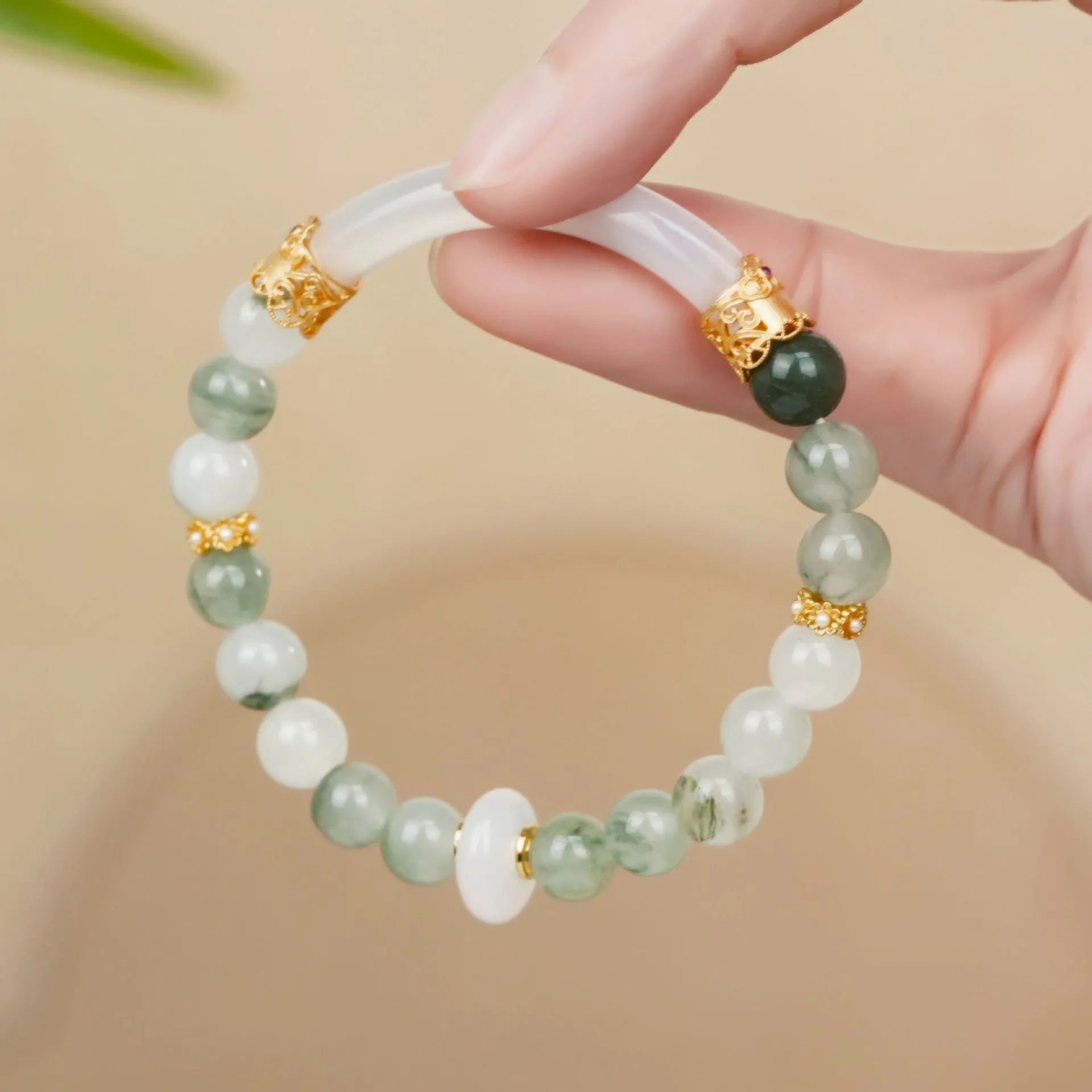 Emerald green Tian Shan Cui women's half bracelet with national style round elements