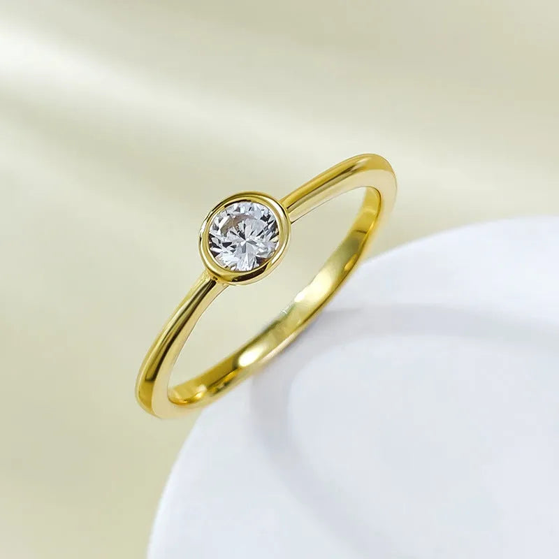 Minimalist silver crown ring with linear design in R962 gold or platinum electroplate finish.
