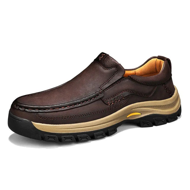 Men's black PU leather mountaineering shoes with thick rubber sole and round toe design