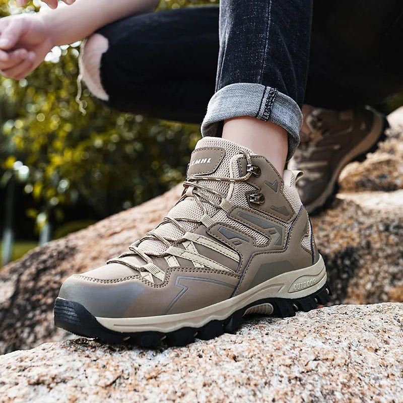 High-top hiking shoes with flannel upper in multiple colours and natural rubber outsole