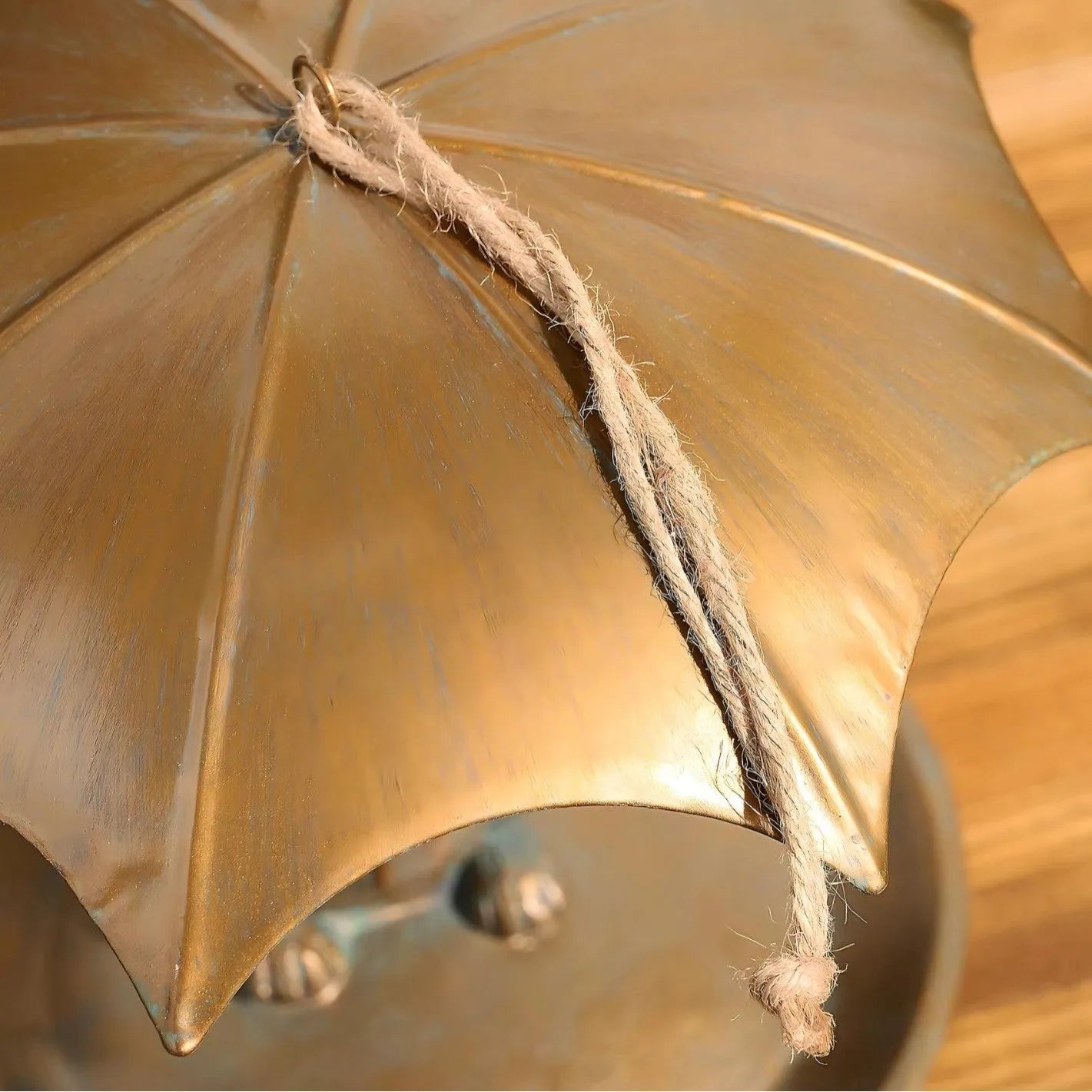 Umbrella shaped bird feeder in cat colour option, 10x10x9cm, casting construction, on a wooden table