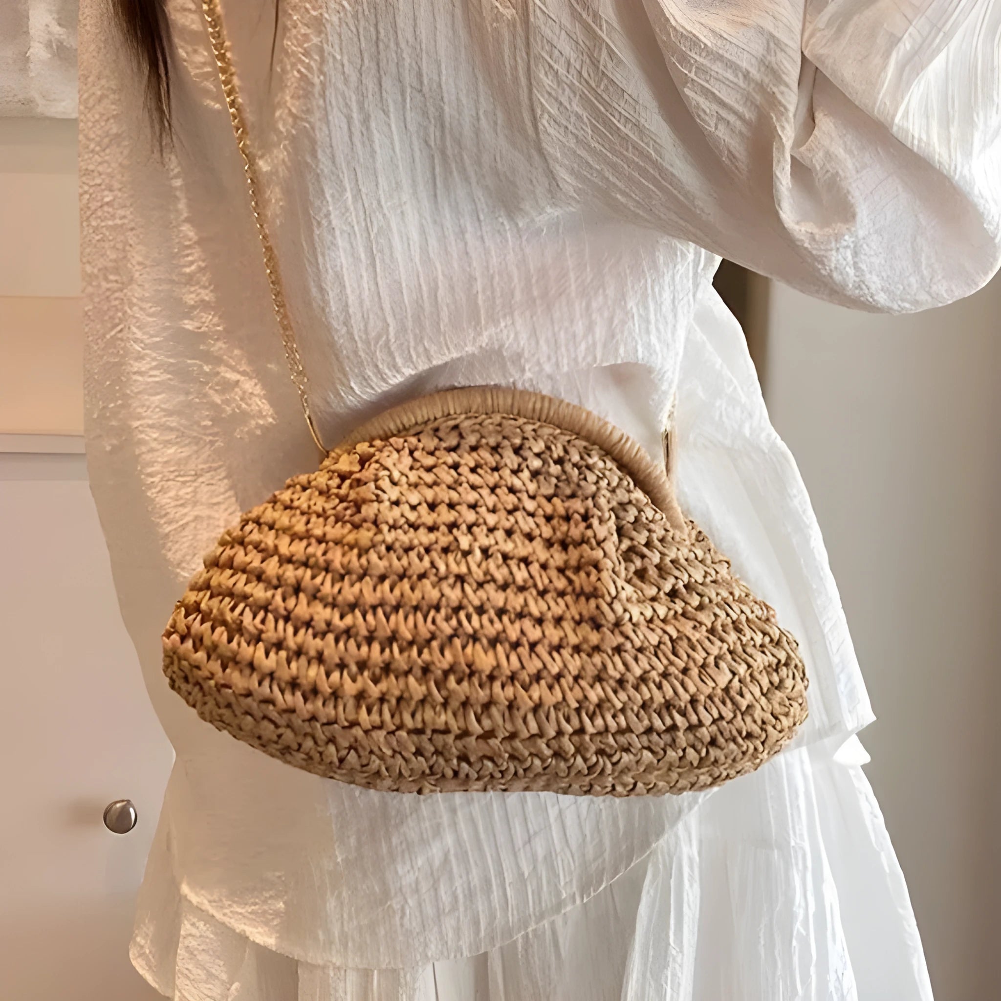 Women's shell-shaped straw shoulder bag with paper construction and zippered interior compartment