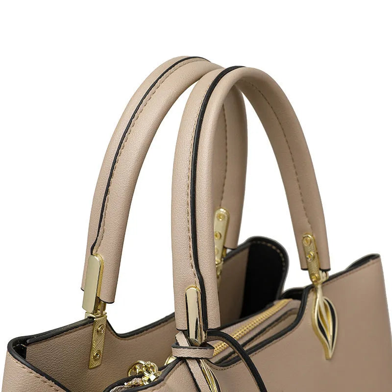 Women's messenger bag in PU leather with multi-layer shoulder strap and sewing thread detailing