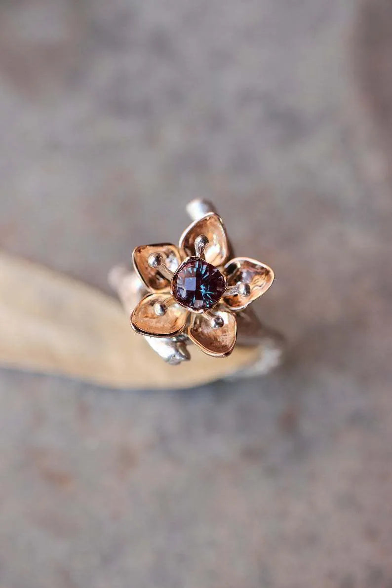 Silver two-tone floral geometric women's alloy ring showing sizes 5 through 11.
