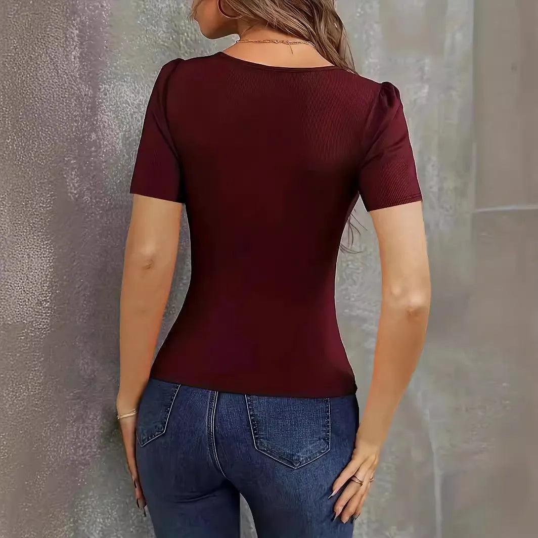 Women's knitted short sleeve pullover in polyester with low neckline and slim fit design